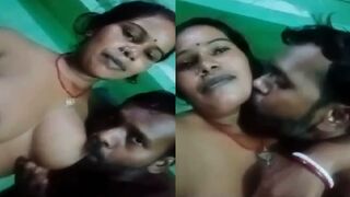 Biwi k bade boobs chusta pati