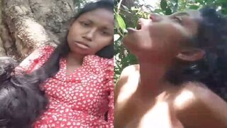 Jungle mai bur chatwaake chudai ka maja leti horny dehati girl