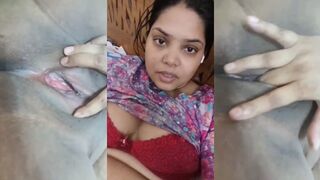 Horny chubby bhabhi ka pussy fingering