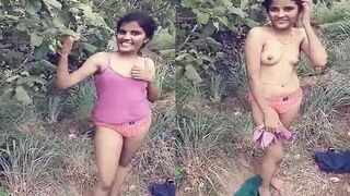 Sexy slim village girl chudne hui jungle mai nangi