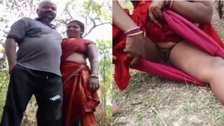 Mature aunty nai jungle mai apne lover ko dikhaai apni bur
