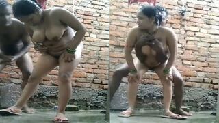 Desi village couple nai barish mai kiye chudai